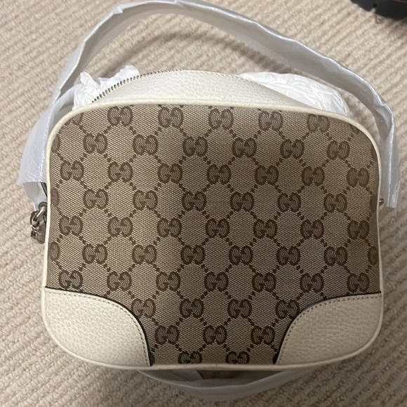 Gucci Bree Ivory Original Canvas GG
Logo Crossbody Handbag Box & Dust
bag - Picture 7 of 7